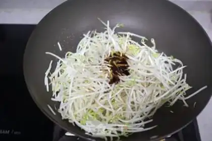 Make A bean sprouts fan step 2