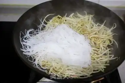 Make A bean sprouts fan step 3