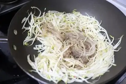Make A bean sprouts fan step 4