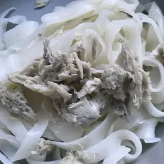 Make Garlic cucumber with skin step 1