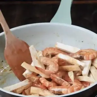 Make Creamed shrimp step 1