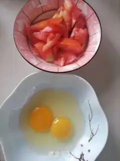 Make Tomato fried eggs step 0