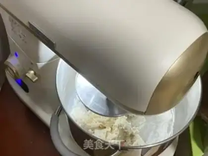 Make Super soft yogurt cream toast step 1