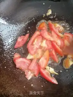 Make Tomato fried eggs step 2