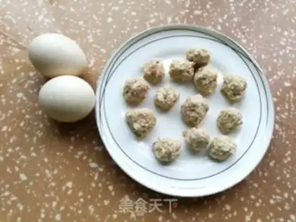 Make cucumbers, eggs, meatball soup step 0