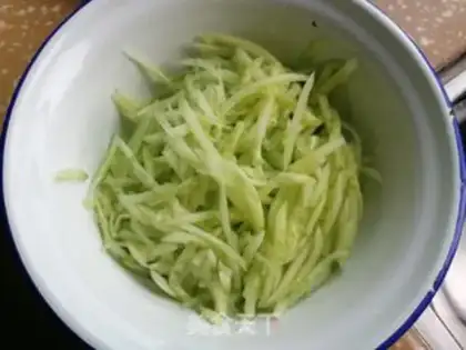 Make cucumbers, eggs, meatball soup step 1