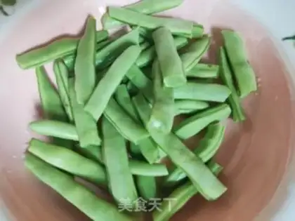 Make Spicy potatoes and beans step 1