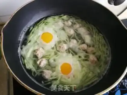 Make cucumbers, eggs, meatball soup step 4