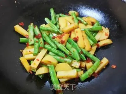 Make Spicy potatoes and beans step 8