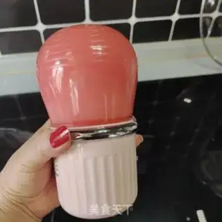 Make Watermelon freezes on milk step 1