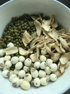 Make Green Bean Lotus lilies step 0