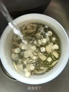 Make Green Bean Lotus lilies step 1