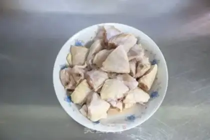 Make Red chicken wings, potatoes step 1