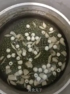 Make Green Bean Lotus lilies step 2