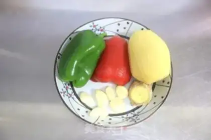 Make Red chicken wings, potatoes step 2