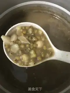 Make Green Bean Lotus lilies step 3