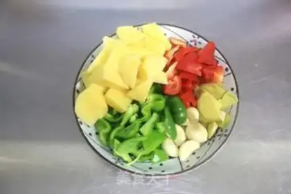 Make Red chicken wings, potatoes step 3