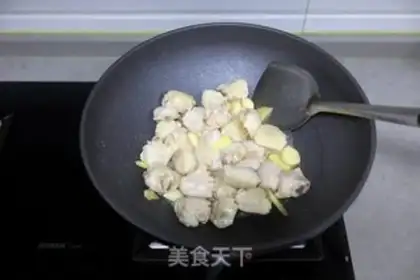 Make Red chicken wings, potatoes step 4