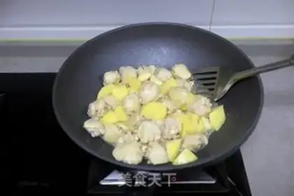 Make Red chicken wings, potatoes step 5