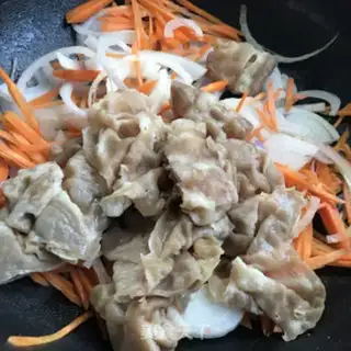 Make Beef rolls with soy sauce step 5