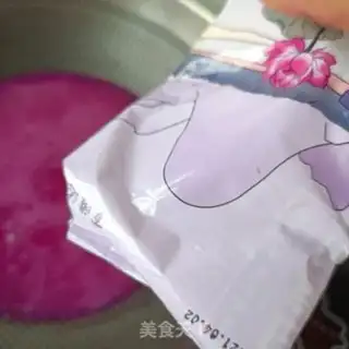 Make Coconut juice, three-colour jelly step 1