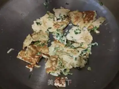 Make Onion fried duck eggs step 8