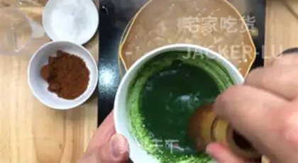 Make Cool double-coloured ice powder step 1
