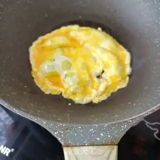 Make Fried omelet gravy step 5