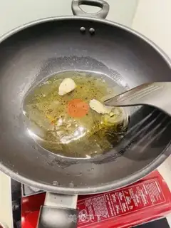 Make A chicken pot in a fish field step 0
