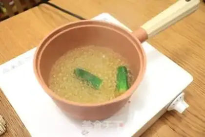 Make Autumn thick egg and shrimp noodles step 1