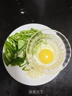 Make A simple pepper fried egg step 1