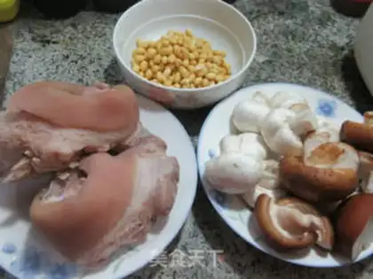 Make Soybeans and hoove soup step 0