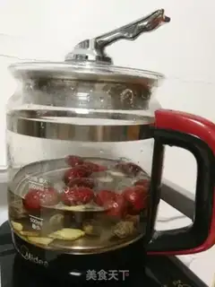 Make Gin-ding ginger-tree tea step 1