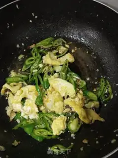 Make A simple pepper fried egg step 5
