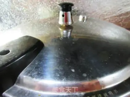 Make Soybeans and hoove soup step 4