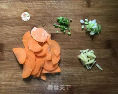 Make Curry beef shrimp pasta step 1