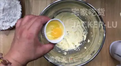 Make Tasty jam and cream step 2