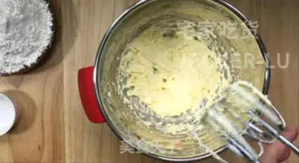 Make Tasty jam and cream step 3