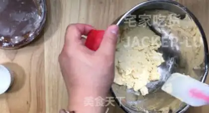 Make Tasty jam and cream step 5
