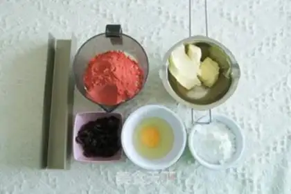 Make A pink, green strawberry cranberry step 0