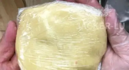 Make Tasty jam and cream step 7