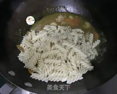Make Curry beef shrimp pasta step 11