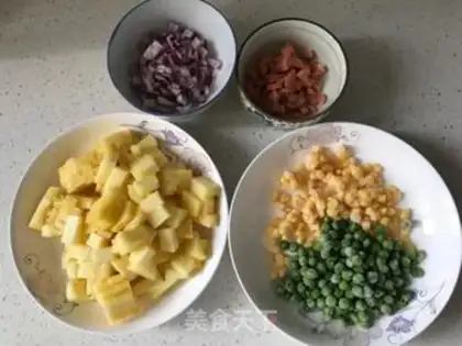 Make Pineapple rice step 0
