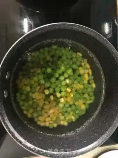 Make Pineapple rice step 2