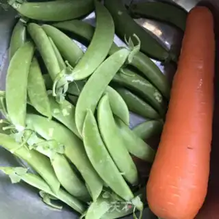 Make Sweet peas with carrots step 0