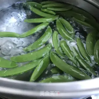 Make Sweet peas with carrots step 2