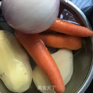 Make Curry potato chicken step 1