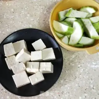 Make Smelt tofu head soup step 1