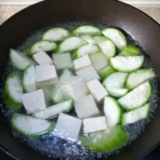 Make Smelt tofu head soup step 5