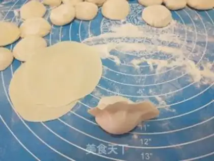 Make Soybeans pork dumplings step 9